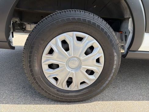 Used 2023 Ford E-Transit Medium Roof image 17