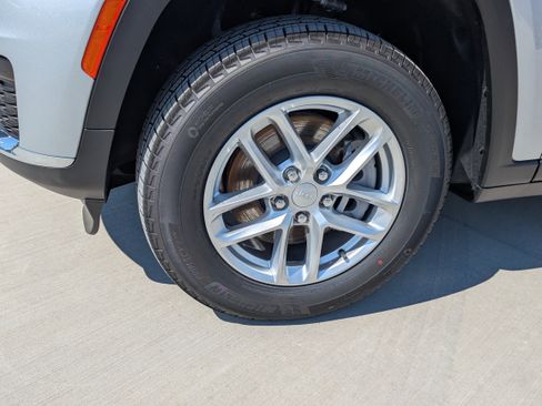 New 2026 Jeep Grand Cherokee L Laredo RWD image 9