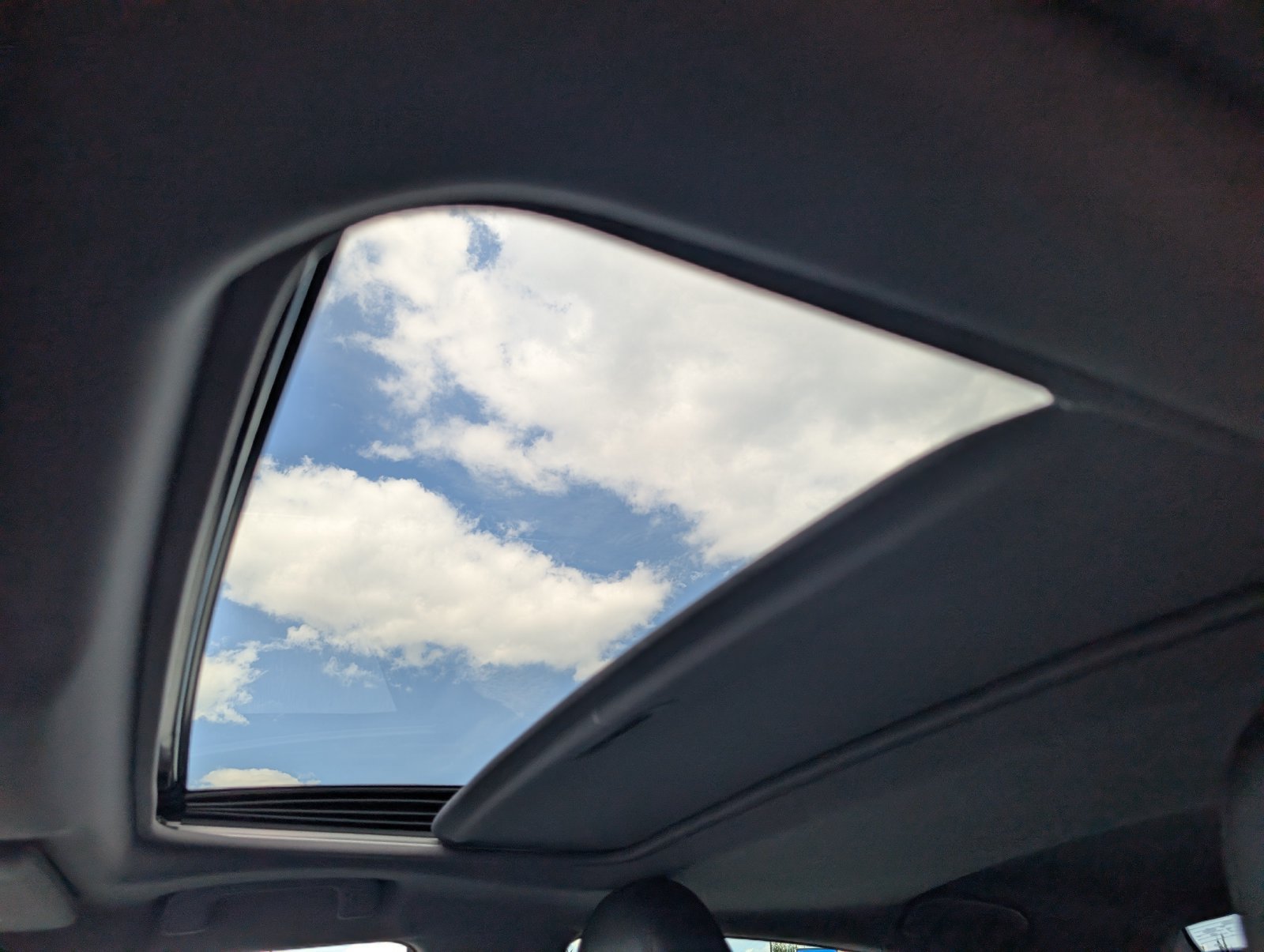 Used 2020 Toyota Avalon XLE w/ Moonroof Package FWD image 7