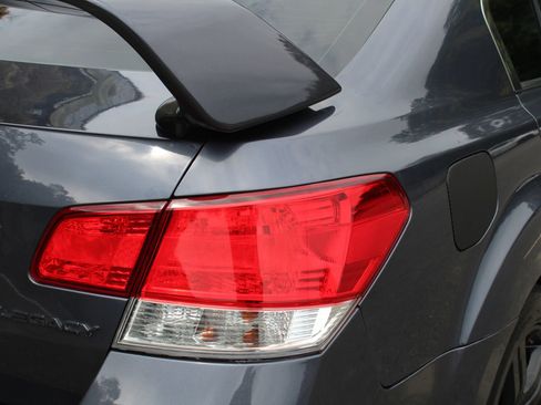 Used 2014 Subaru Legacy 2.5i Premium w/ Moonroof Package AWD/4WD image 34