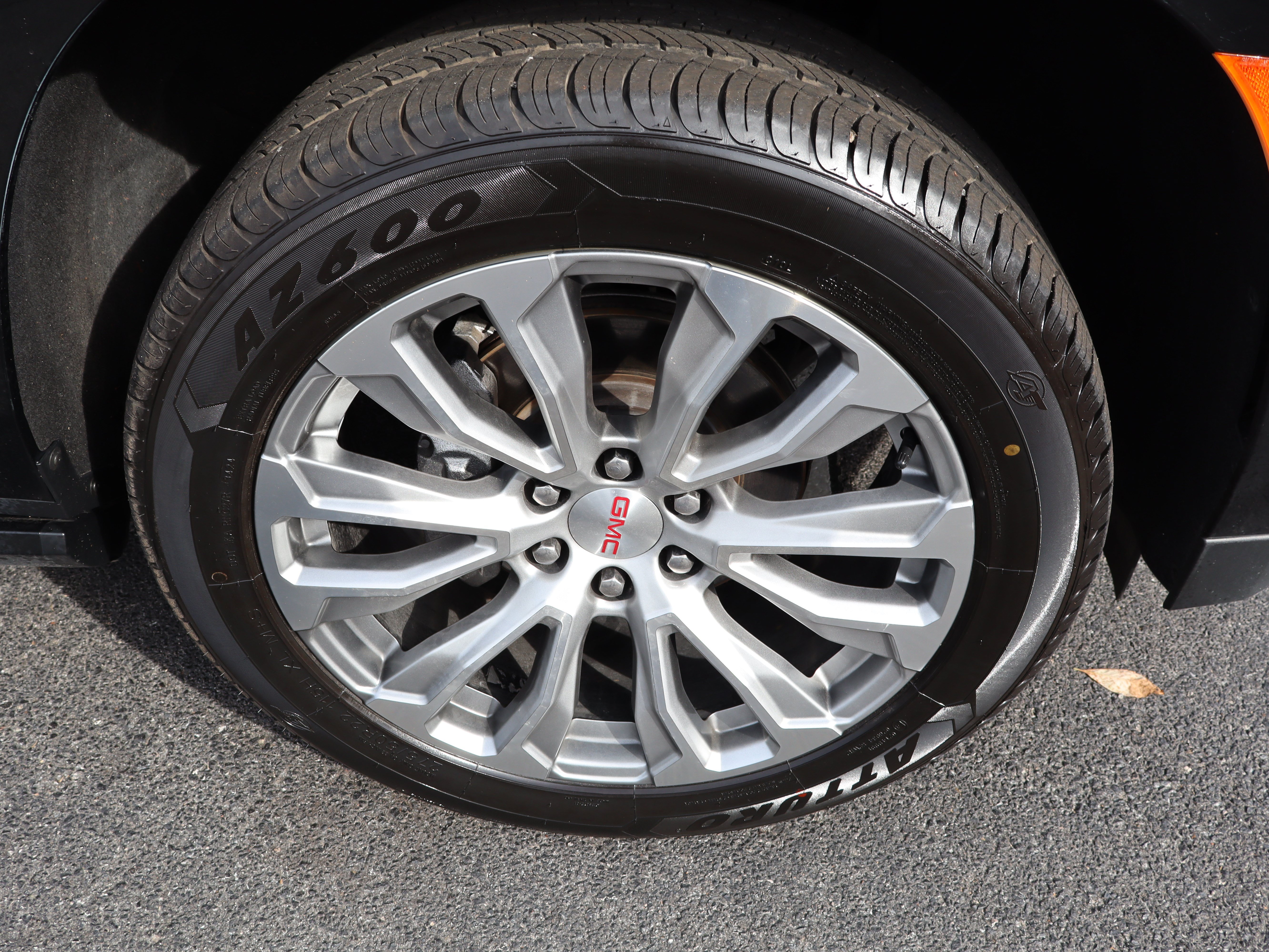 Used 2021 GMC Yukon Denali w/ Denali Premium Package RWD image 14