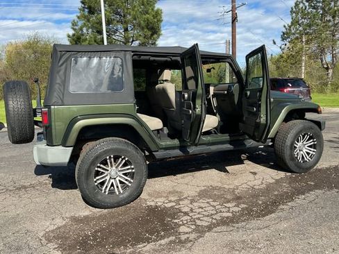 Used 2009 Jeep Wrangler Unlimited Sahara w/ Dual Top Group AWD/4WD image 27