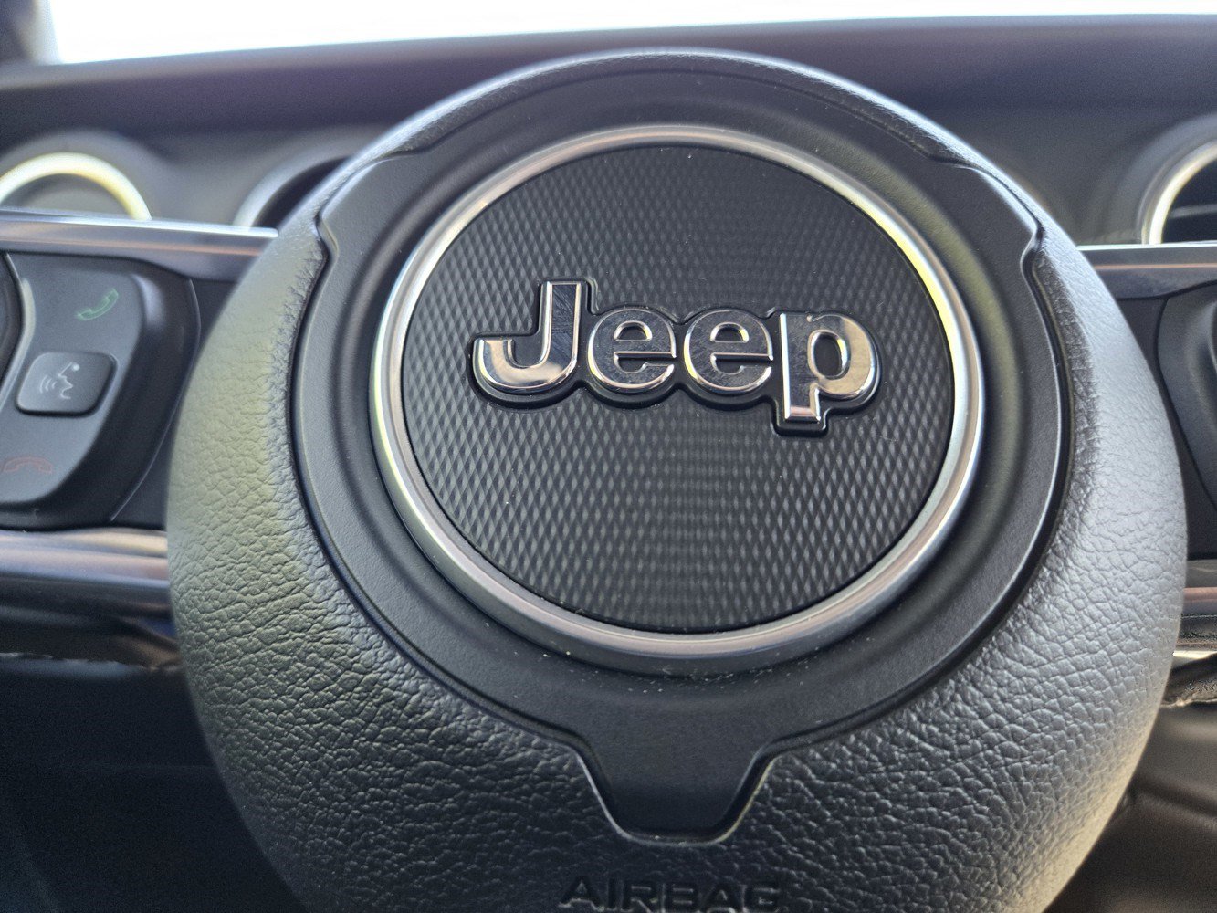 Used 2020 Jeep Gladiator Overland AWD/4WD image 27