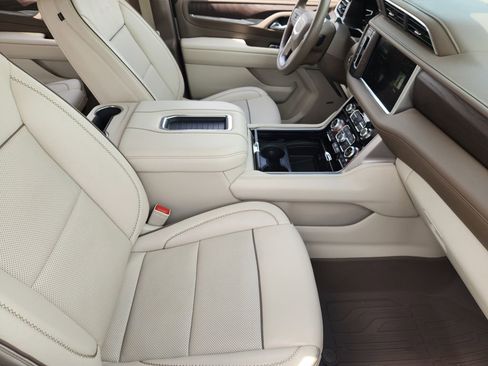Used 2024 GMC Yukon XL Denali w/ Advanced Technology Package RWD image 15