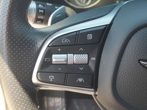 Used 2025 Genesis G70 2.5T RWD image 17