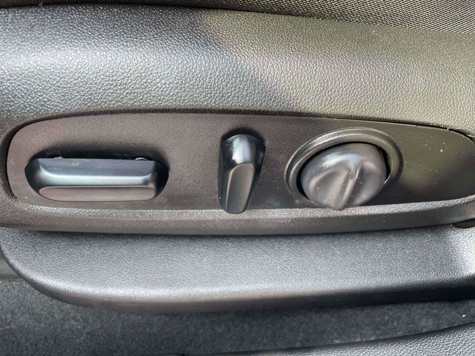 Used 2019 Chevrolet Blazer LT FWD image 12