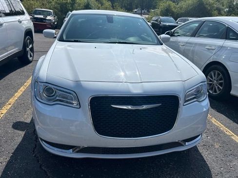 Used 2021 Chrysler 300 Touring RWD image 6