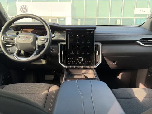 Used 2025 GMC Acadia Elevation image 11