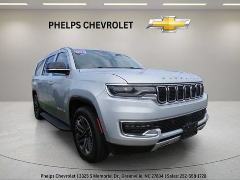 Used 2024 Jeep Wagoneer L Series II w/ Flexible Seating Group AWD/4WD image 9