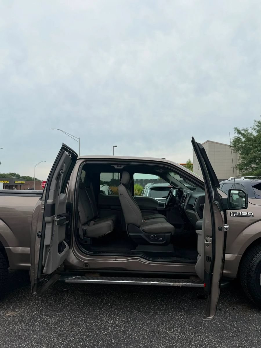 Used 2018 Ford F150 XLT w/ Equipment Group 302A Luxury AWD/4WD image 14
