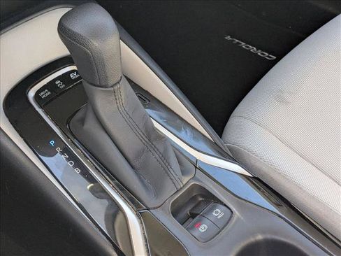 Used 2020 Toyota Corolla LE image 11