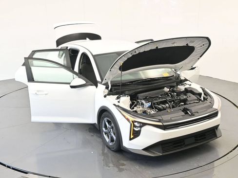 Used 2025 Kia K4 FWD image 37