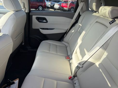 Used 2023 Nissan Rogue SL image 33