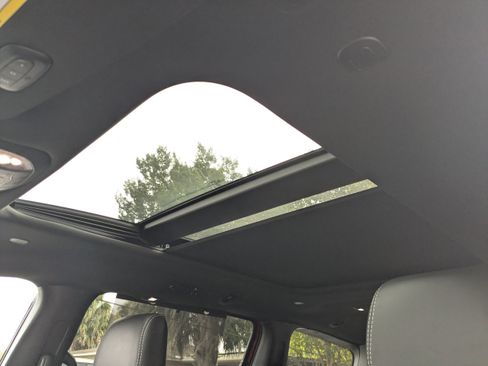 New 2026 Chrysler Pacifica Limited w/ S Appearance Package image 19