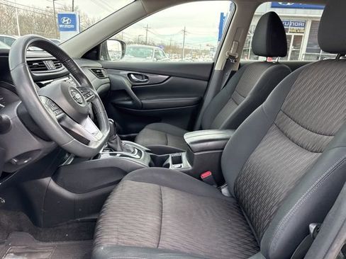 Used 2017 Nissan Rogue SV w/ Sun & Sound Touring Package image 18