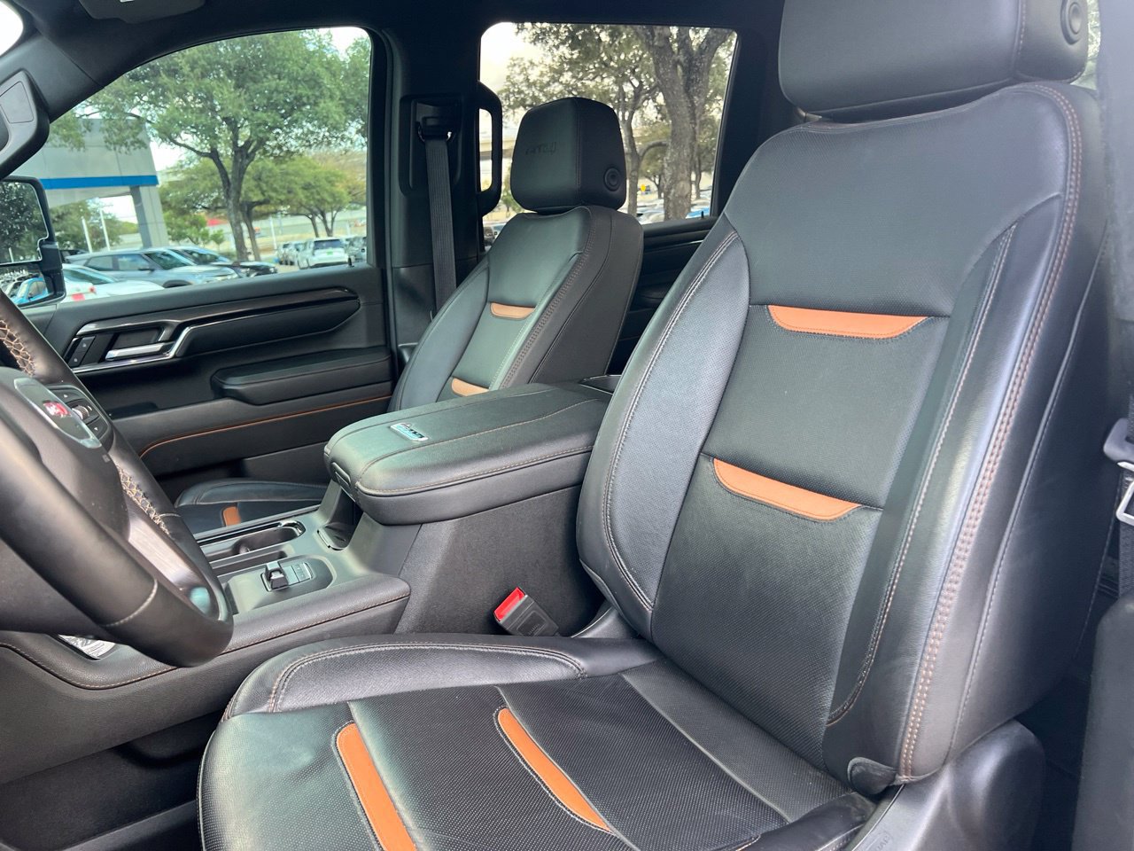 Used 2024 GMC Sierra 2500 AT4 w/ AT4 Premium Plus Package AWD/4WD image 10
