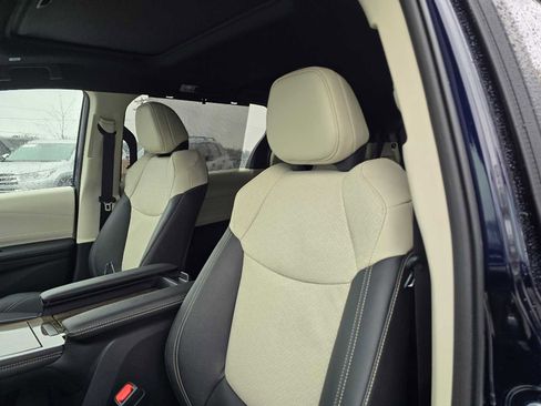 Certified 2025 Toyota Sienna Limited image 25