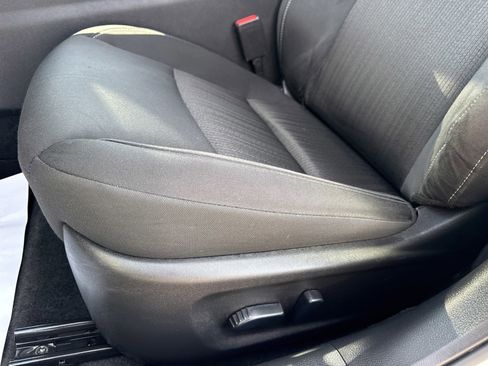 Used 2025 Nissan Altima 2.5 SV FWD image 12