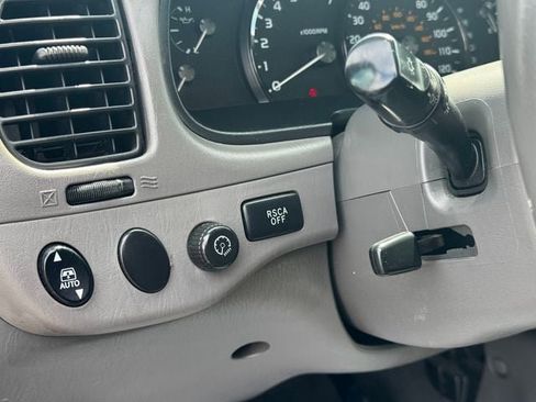 Used 2005 Toyota Sequoia SR5 AWD/4WD image 12