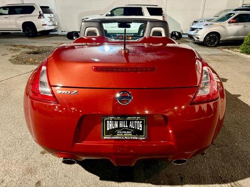 Used 2016 Nissan 370Z Roadster RWD image 22