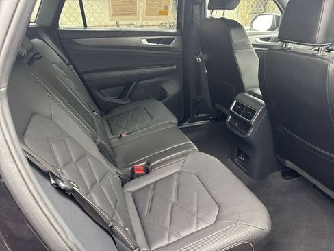 Used 2025 Volkswagen Atlas Cross Sport SE image 25