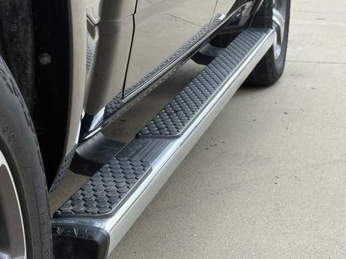 Used 2020 RAM 1500 Laramie AWD/4WD image 9