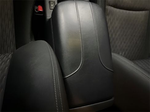 Used 2019 Nissan Rogue SV w/ Sun & Sound Touring Package image 16