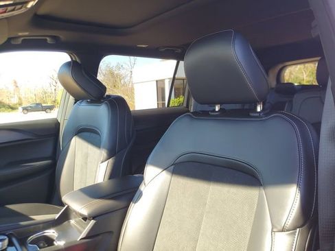 New 2025 Jeep Grand Cherokee L Altitude RWD image 14
