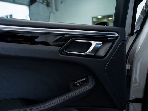 Used 2020 Porsche Macan image 45