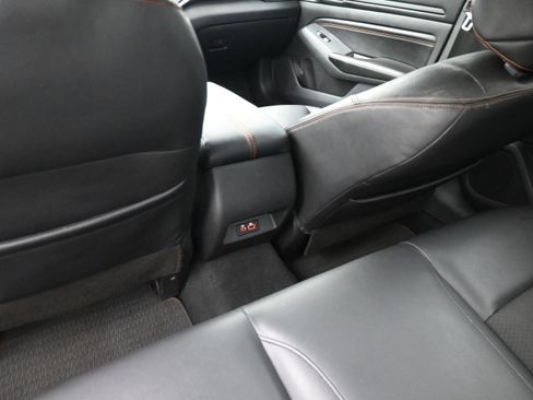 Used 2021 Nissan Altima 2.5 SR w/ SR Premium Package FWD image 17