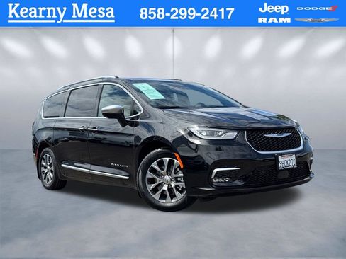 Certified 2022 Chrysler Pacifica Pinnacle FWD image 1