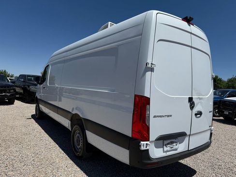Used 2019 Mercedes-Benz Sprinter 2500 image 8