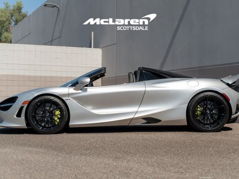 New 2025 McLaren 750S Spider RWD image 4