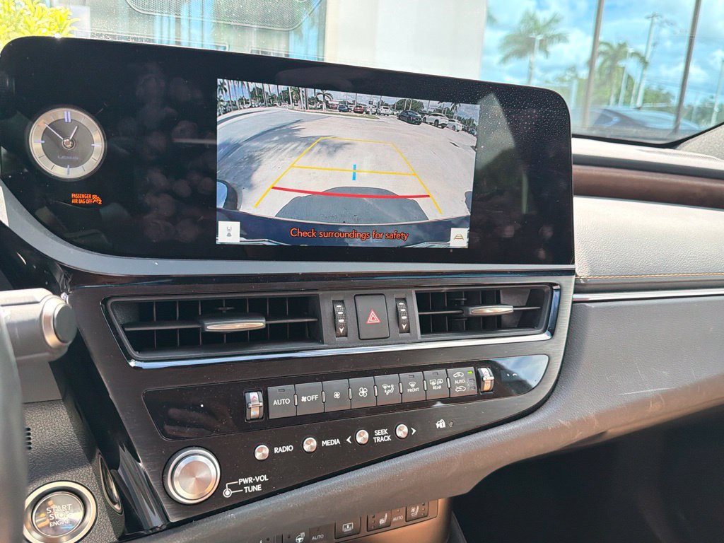 Used 2024 Lexus ES 350 w/ Technology Package FWD image 4