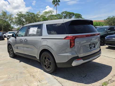 New 2027 Kia Carnival FWD image 6
