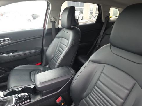 Used 2023 Kia Sportage SX image 10
