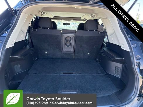 Used 2017 Nissan Rogue SV AWD/4WD image 17