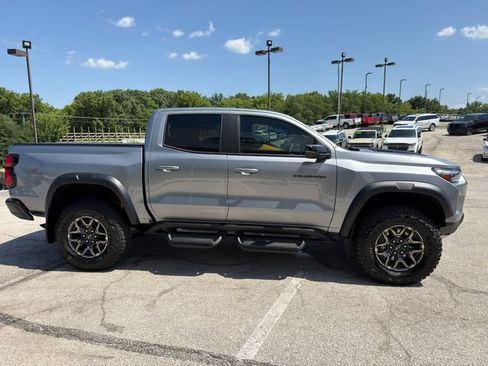 Used 2025 Chevrolet Colorado ZR2 w/ Technology Package AWD/4WD image 8
