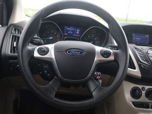 Used 2014 Ford Focus SE FWD image 11