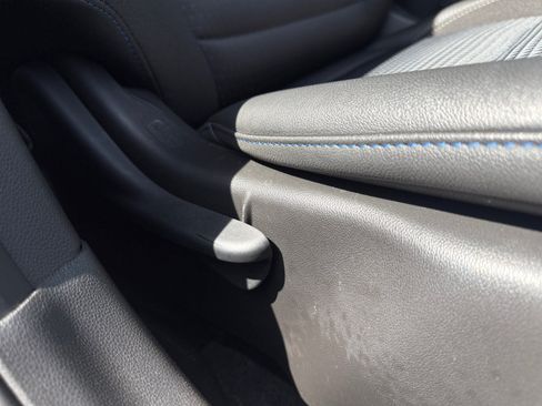 Used 2025 Chevrolet Trax LT FWD image 30