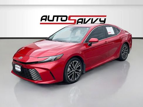Used 2025 Toyota Camry XLE FWD image 3