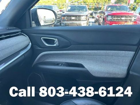 Used 2024 Jeep Compass Latitude AWD/4WD image 29
