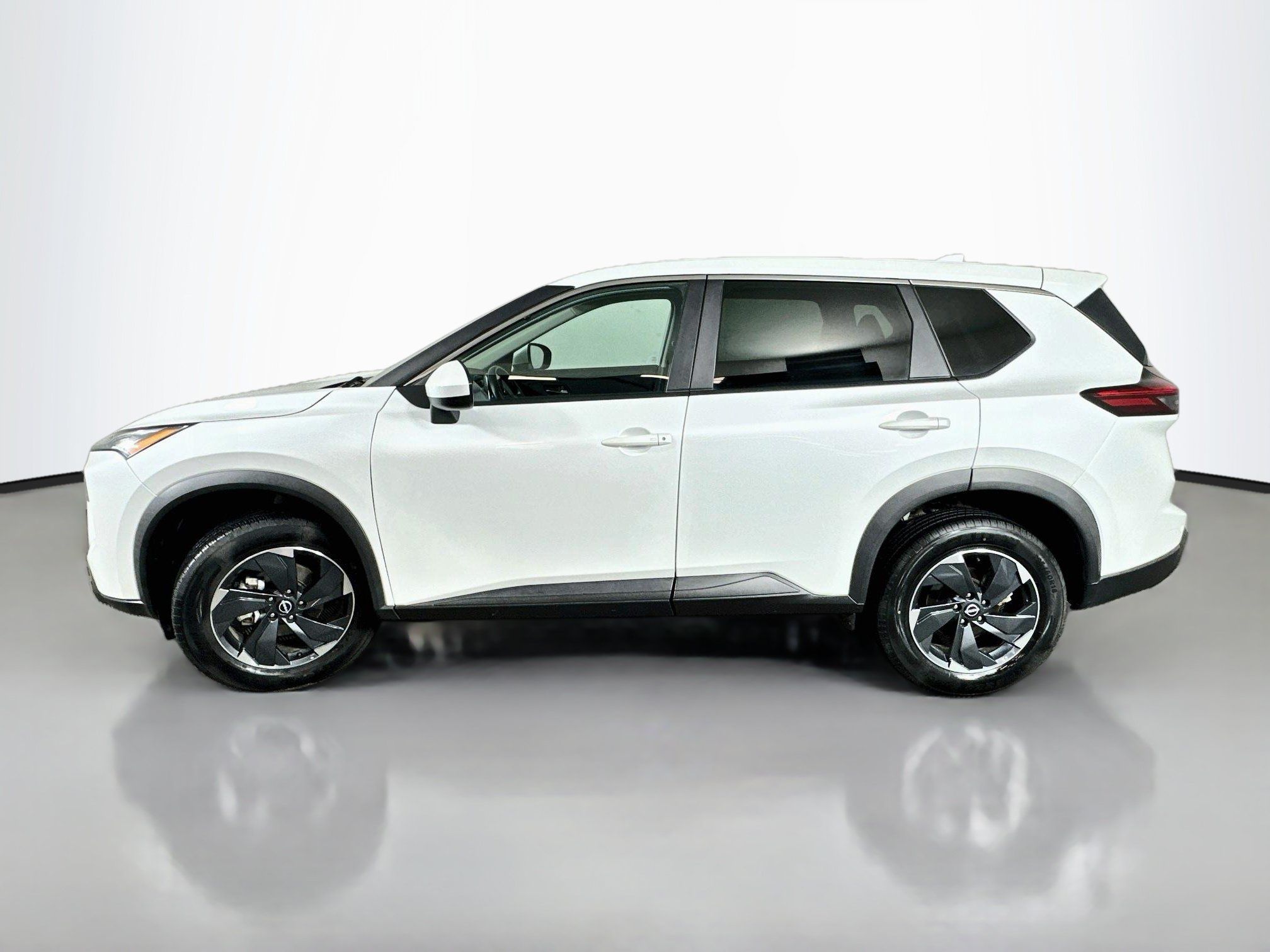 Used 2024 Nissan Rogue SV AWD/4WD image 4