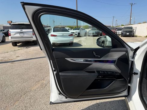 Used 2023 BMW 740i w/ Executive Package RWD image 23