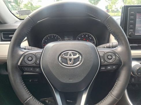 Used 2019 Toyota RAV4 XLE Premium w/ Cold Weather Package AWD/4WD image 19