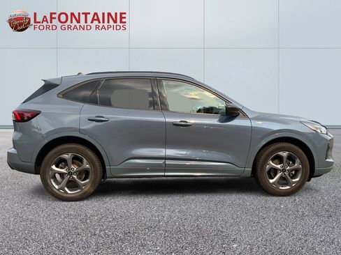 Used 2023 Ford Escape ST-Line w/ Tech Pack #1 AWD/4WD image 8
