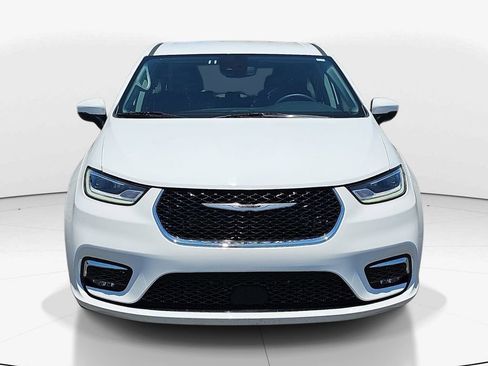 Used 2023 Chrysler Pacifica Touring-L FWD image 12