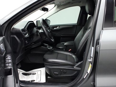 Used 2025 Ford Escape SE w/ Class II Trailer Tow Package FWD image 12
