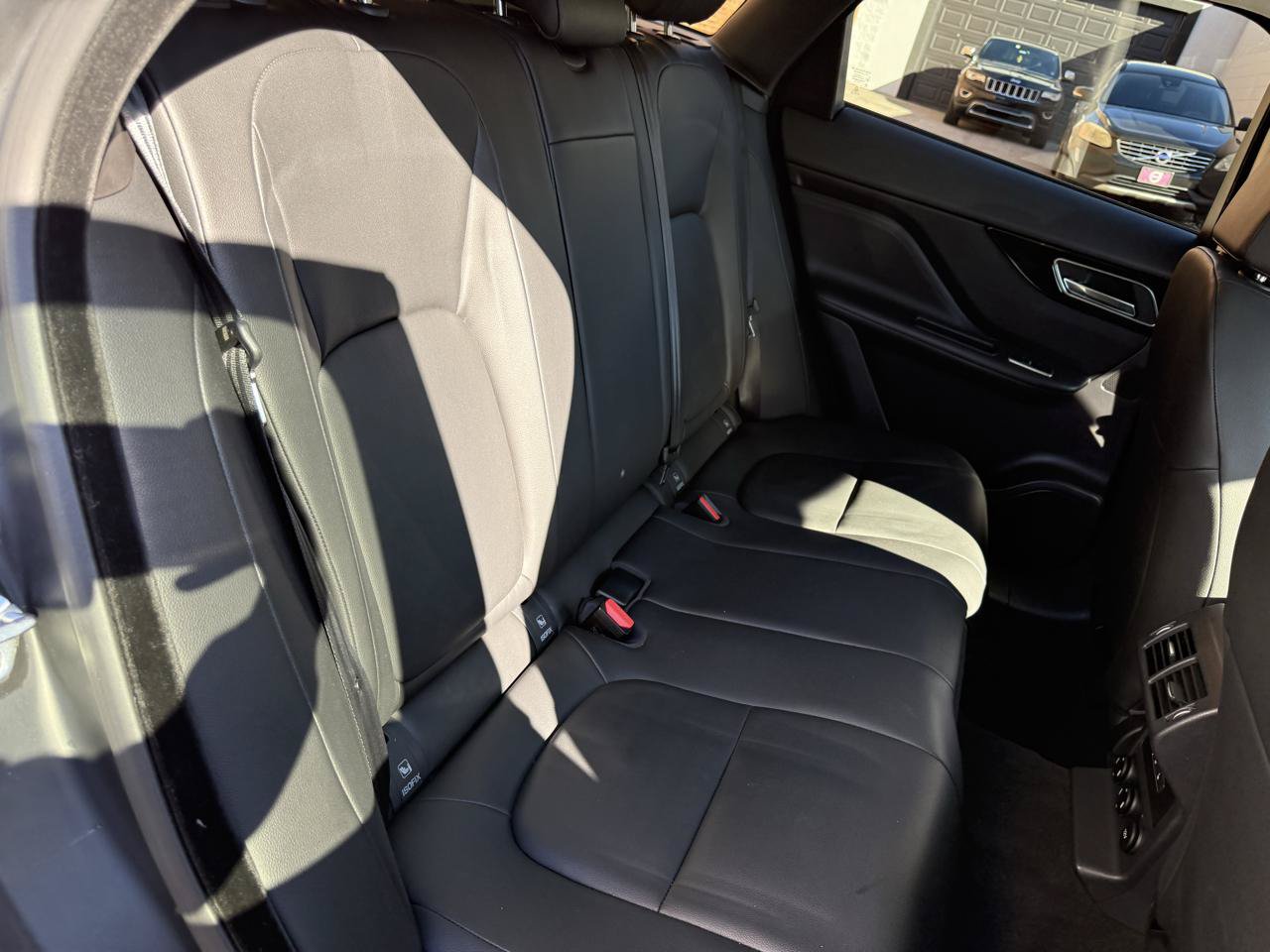 Used 2017 Jaguar F-PACE Premium AWD/4WD image 8