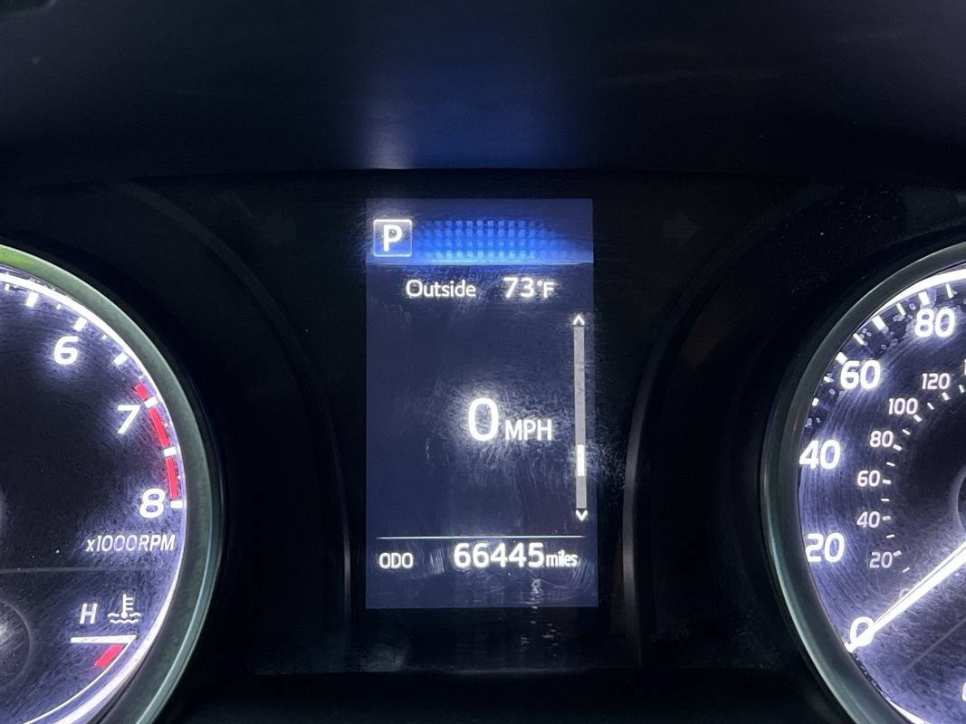 Used 2018 Toyota Camry LE FWD image 18
